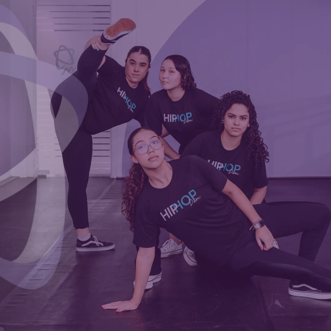 Turma de hip hop da Escola DOM, em Curitiba